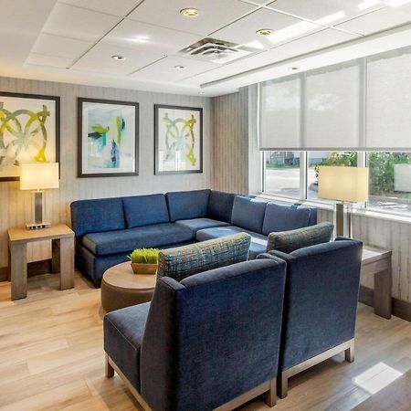 Comfort Suites Downtown Windsor Buitenkant foto