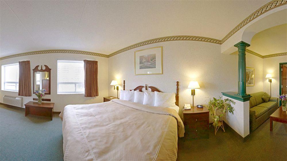 Comfort Suites Downtown Windsor Buitenkant foto