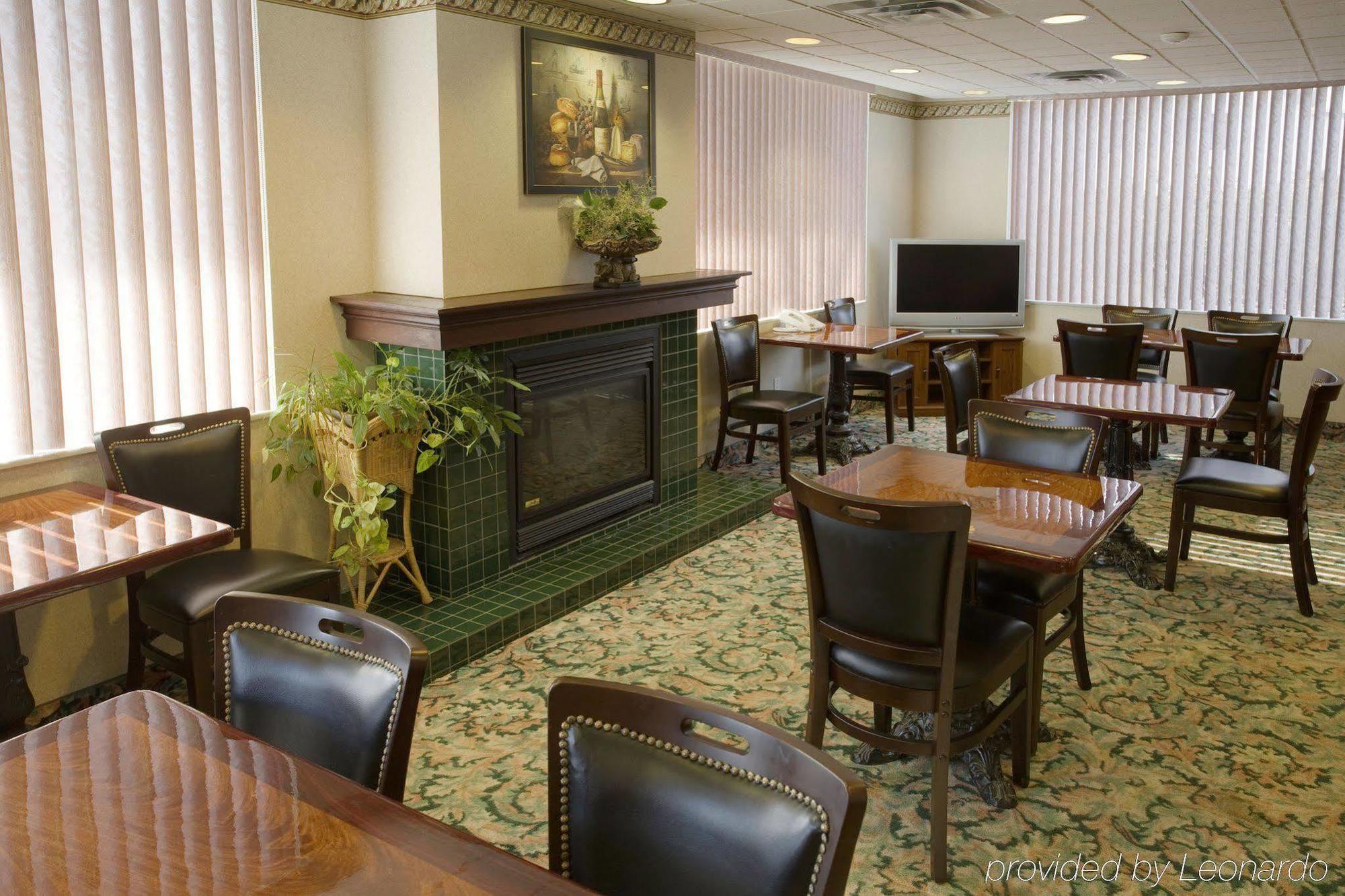 Comfort Suites Downtown Windsor Buitenkant foto