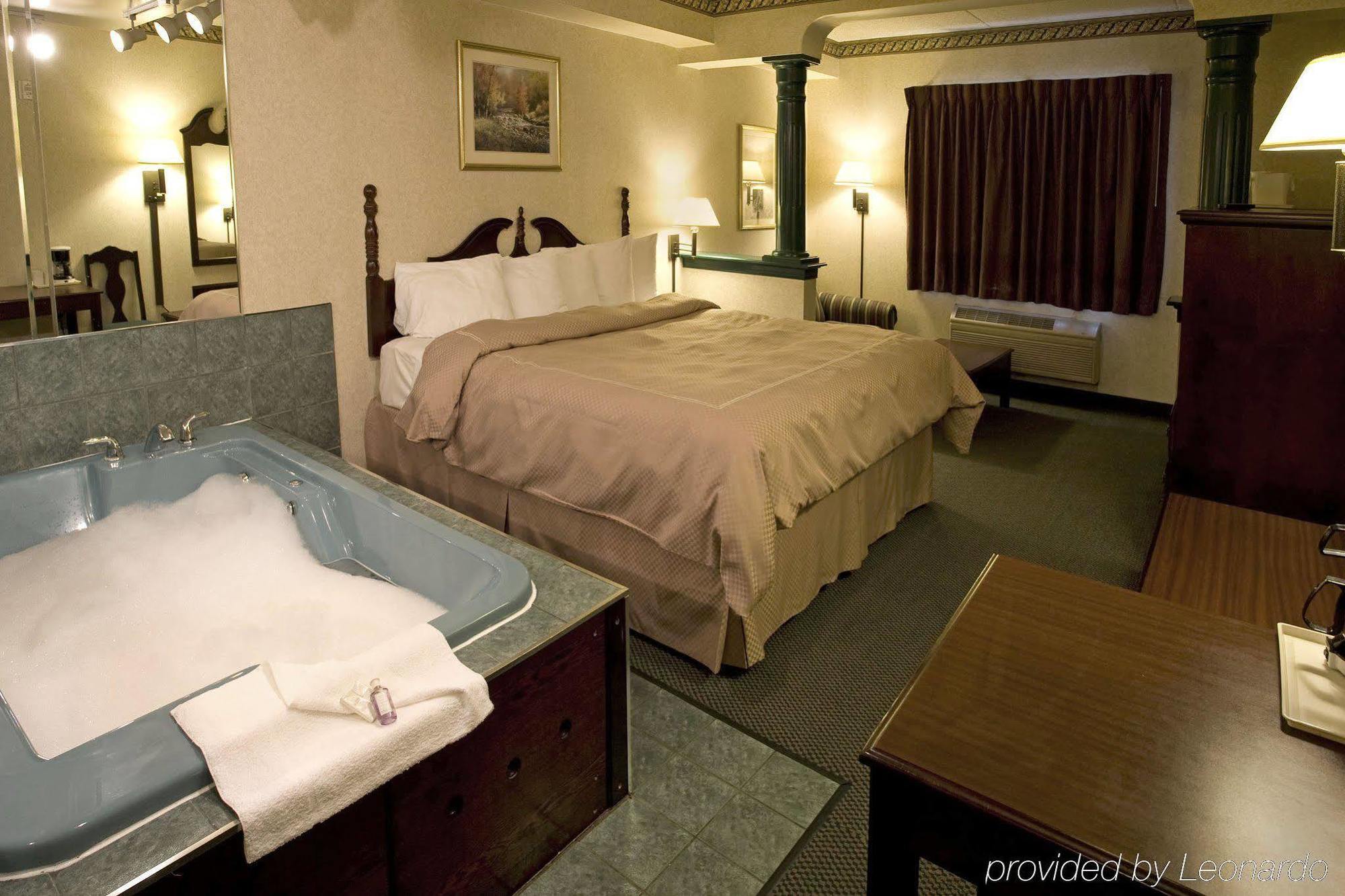 Comfort Suites Downtown Windsor Buitenkant foto