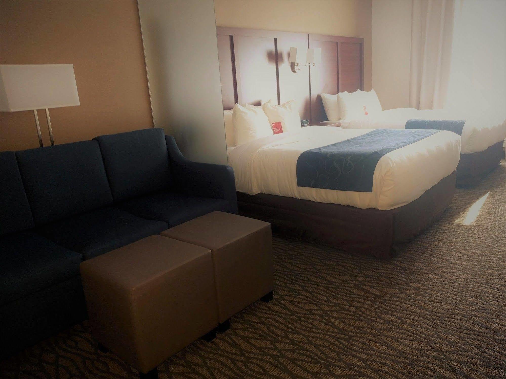 Comfort Suites Downtown Windsor Buitenkant foto