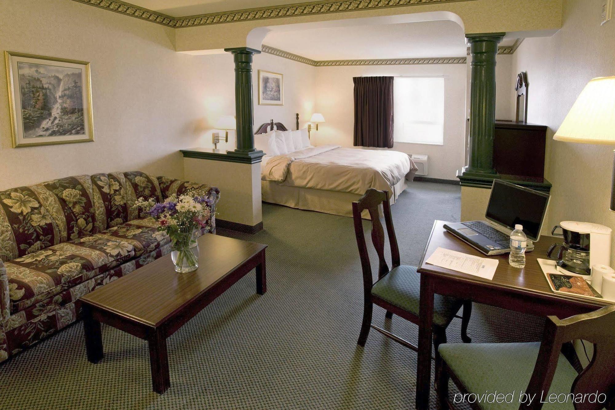 Comfort Suites Downtown Windsor Buitenkant foto