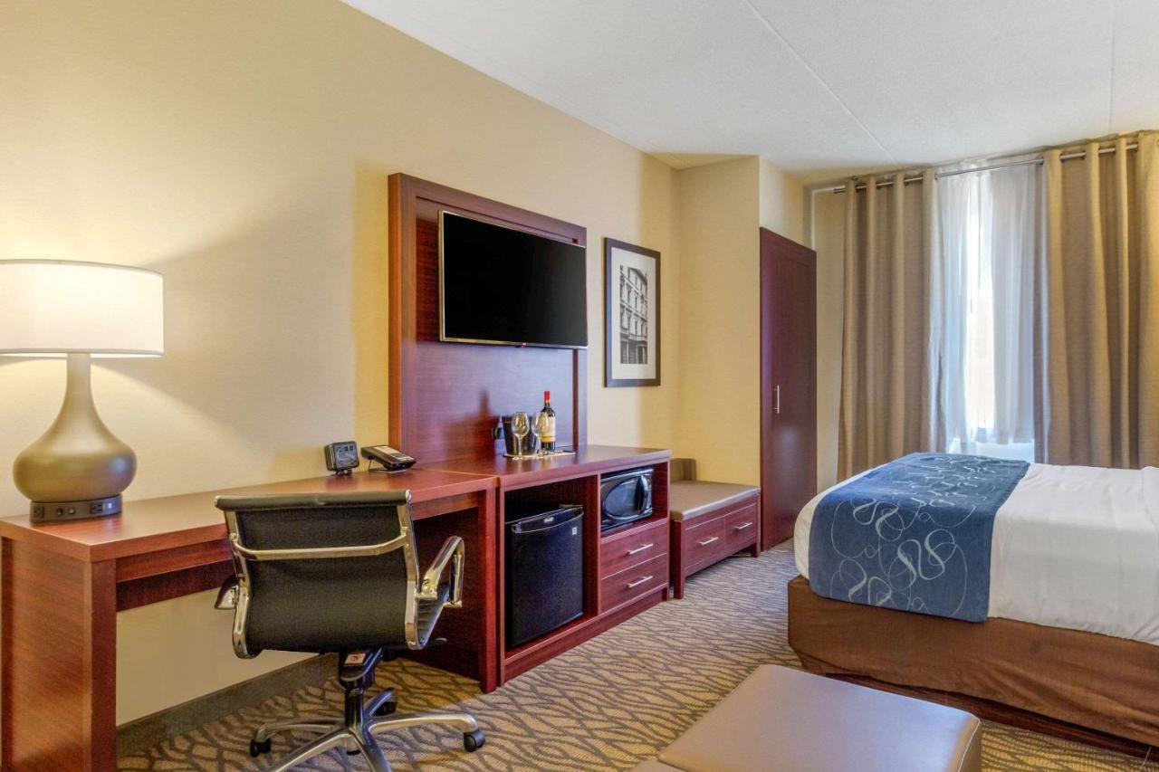 Comfort Suites Downtown Windsor Buitenkant foto