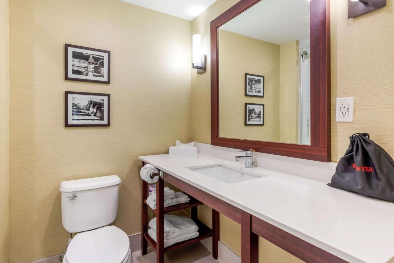 Comfort Suites Downtown Windsor Buitenkant foto