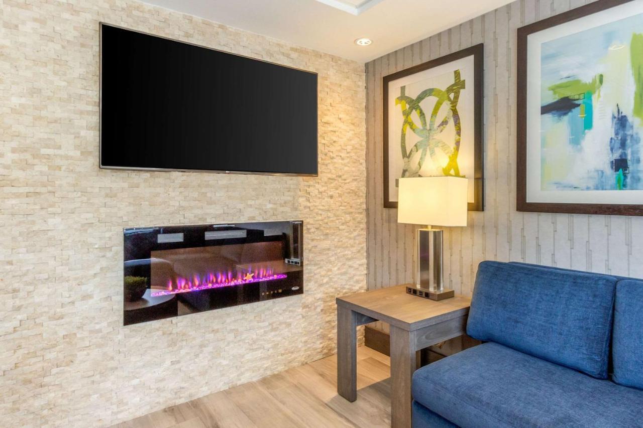 Comfort Suites Downtown Windsor Buitenkant foto