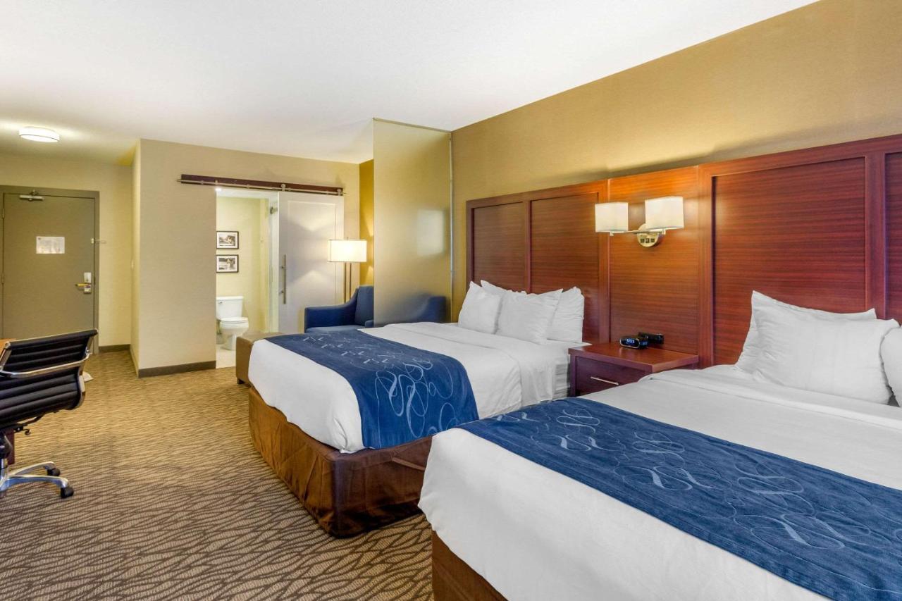 Comfort Suites Downtown Windsor Buitenkant foto
