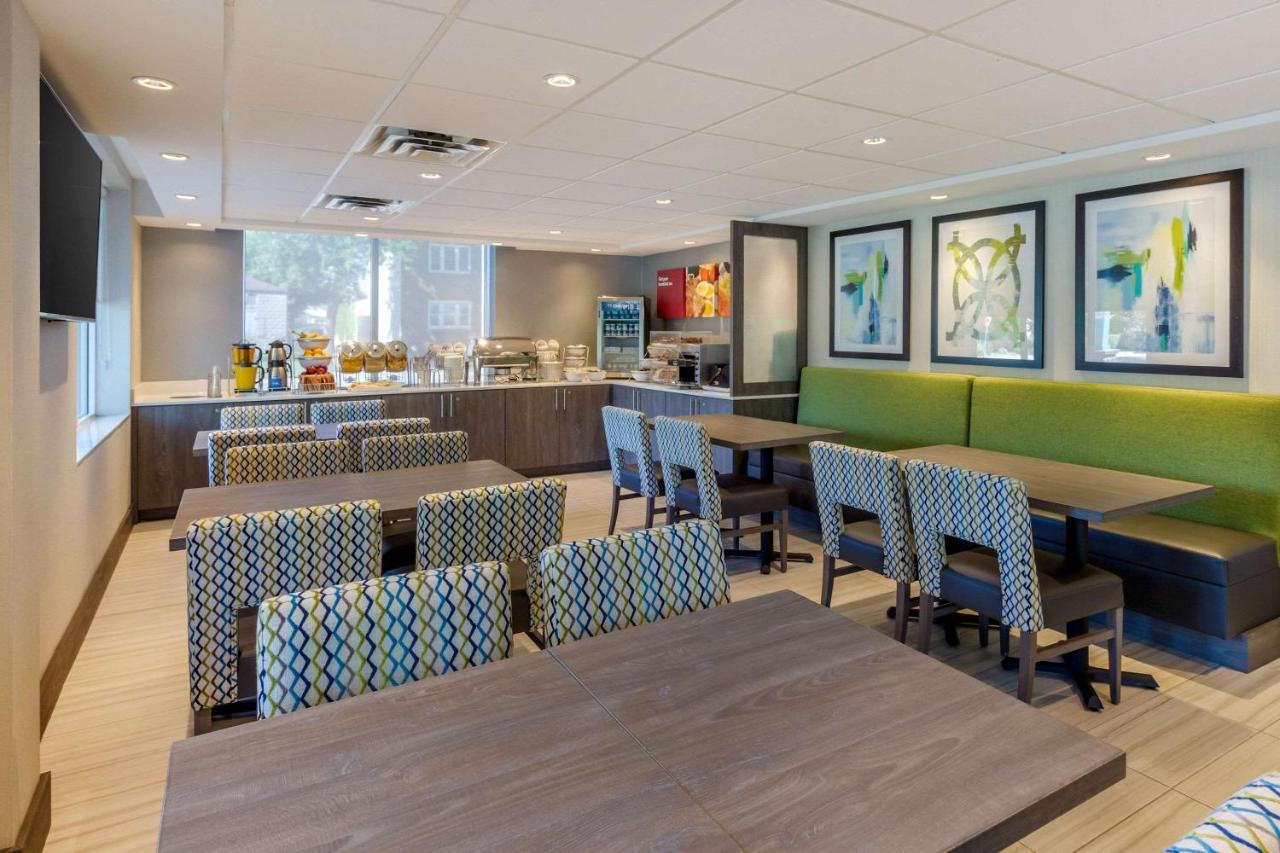 Comfort Suites Downtown Windsor Buitenkant foto